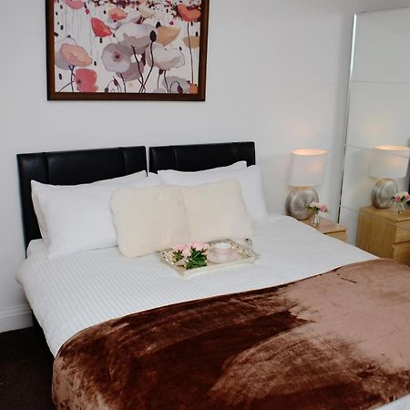 29Ew Dreams Unlimited Serviced Accommodation- Staines - Heathrow Stanwell Extérieur photo
