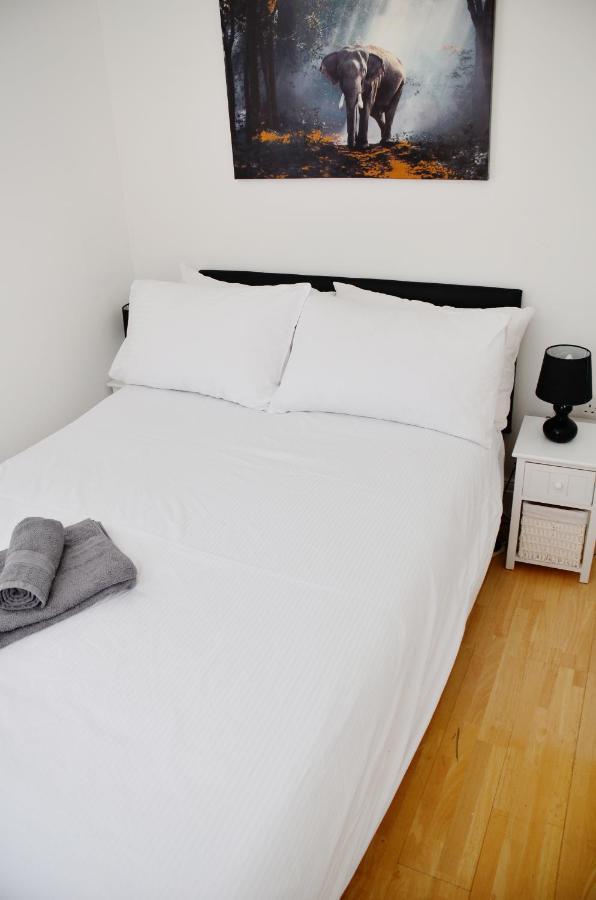 29Ew Dreams Unlimited Serviced Accommodation- Staines - Heathrow Stanwell Extérieur photo