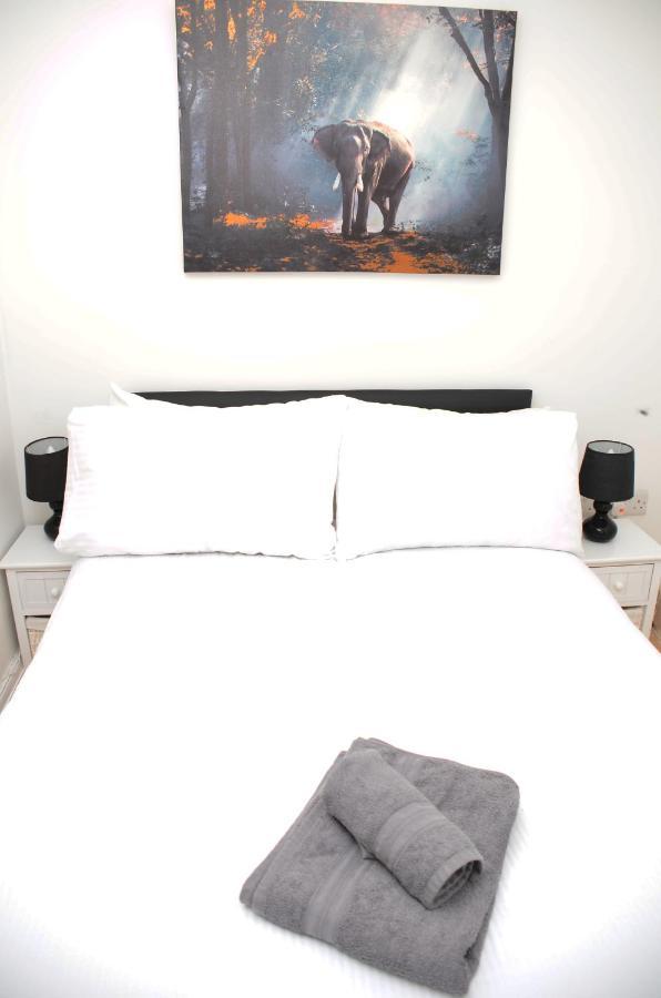 29Ew Dreams Unlimited Serviced Accommodation- Staines - Heathrow Stanwell Extérieur photo