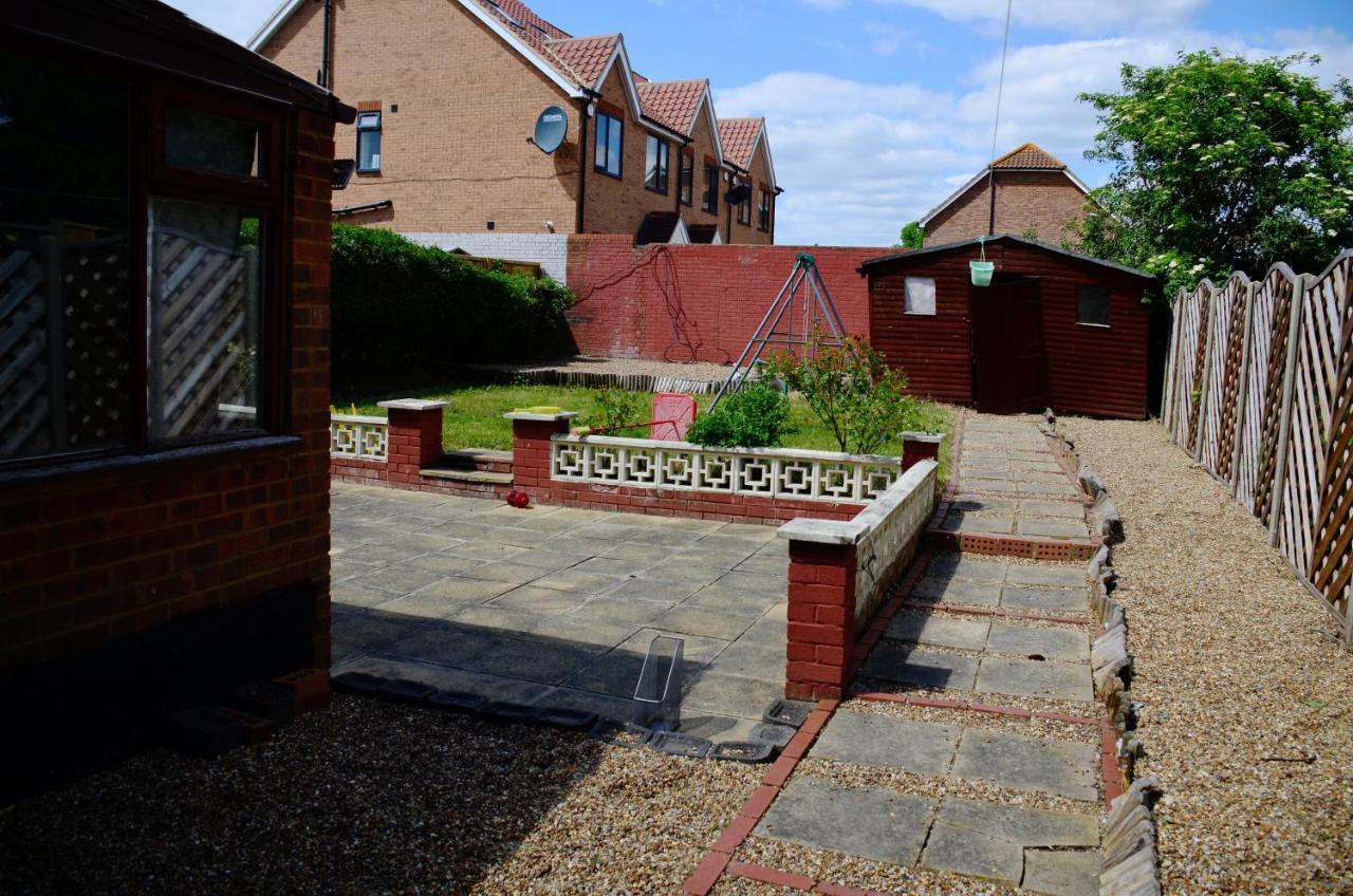 29Ew Dreams Unlimited Serviced Accommodation- Staines - Heathrow Stanwell Extérieur photo