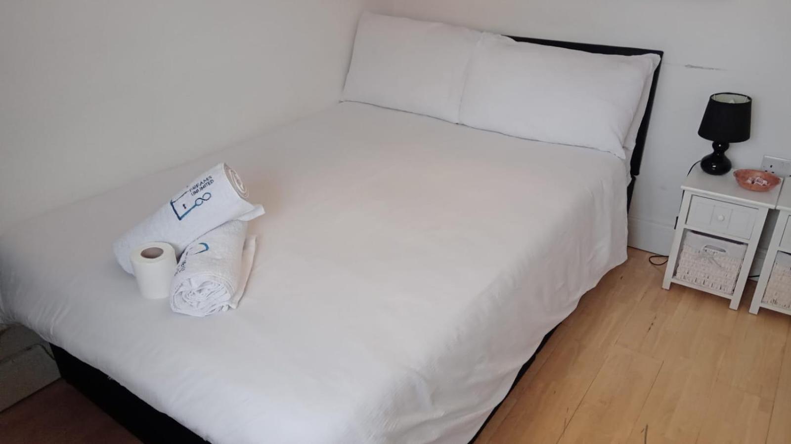 29Ew Dreams Unlimited Serviced Accommodation- Staines - Heathrow Stanwell Extérieur photo